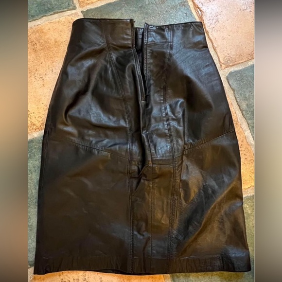 Wilson's Leather Skirt - Picture 2 of 5
